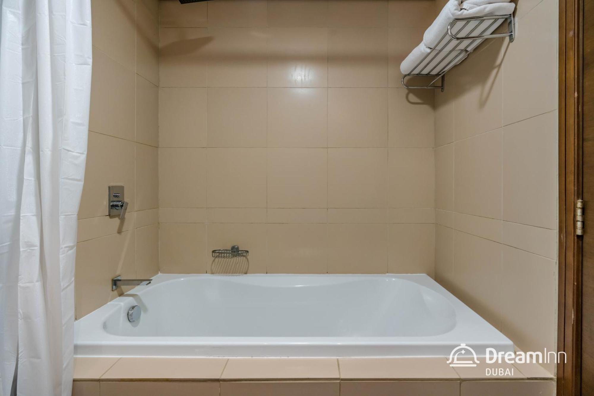 Dream Inn Apartments- West Wharf Tower Canal View Dubai Dış mekan fotoğraf